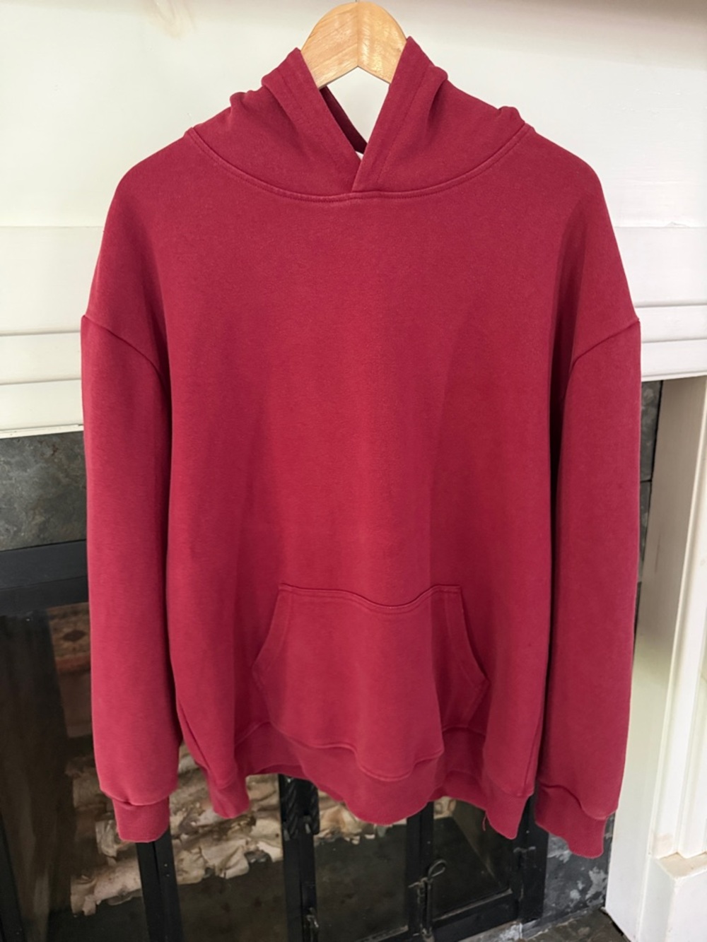 Basic Dark Red HOODIE. Size M/L in men’s. New!
